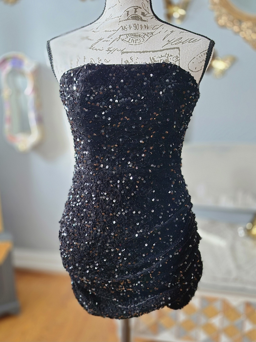 Black 1980s Vibe Strapless Sequin Bodycon Dress